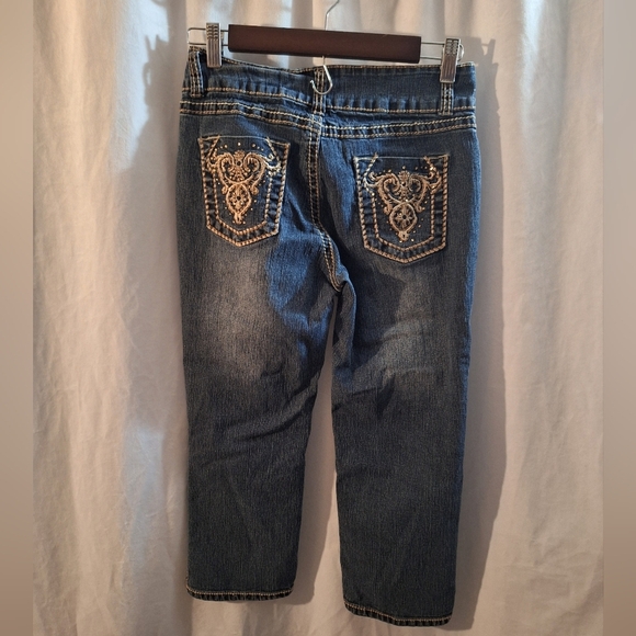 Blue Ankle Cropped Capri Jeans with Faded Wash - Picture 4 of 5